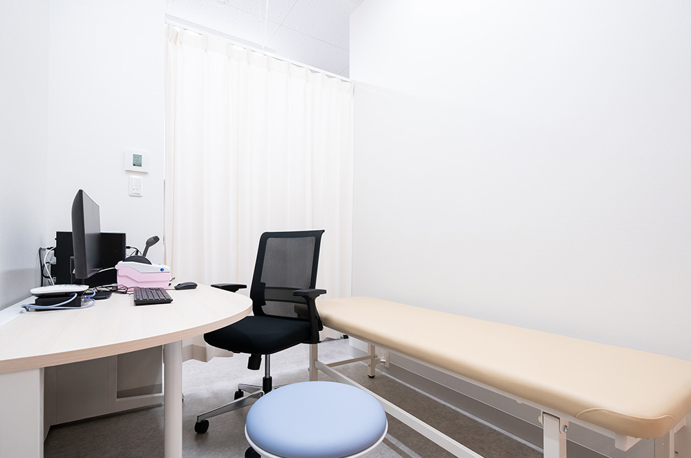 桶川市の整形外科、坂田東整形外科の診察室02です