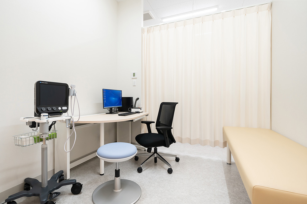 桶川市の整形外科、坂田東整形外科の診察室01です